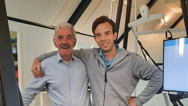 Wulf samen met zijn fysiotherapeut Daan de Rijk
