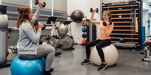 Meisje heeft hypermobiliteit en komt fysiotherapie volgen bij Rembrandt Fysiotherapie & Revalidatie