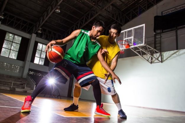 Basketballers in de zaal hebben geen beenblessures en last van enkel- en voetklachten
