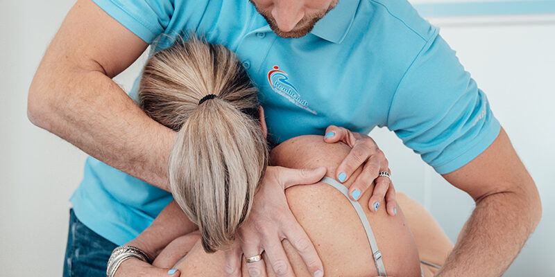 Fysiotherapeut helpt met scoliose en kyfose, Rembrandt Fysiotherapie & Revalidatie