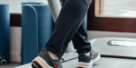 lopen op de loopband voor sterke benen