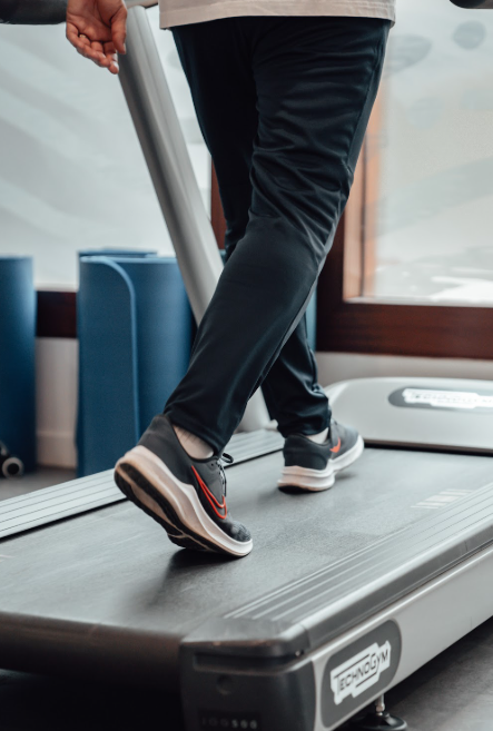 lopen op de loopband voor sterke benen